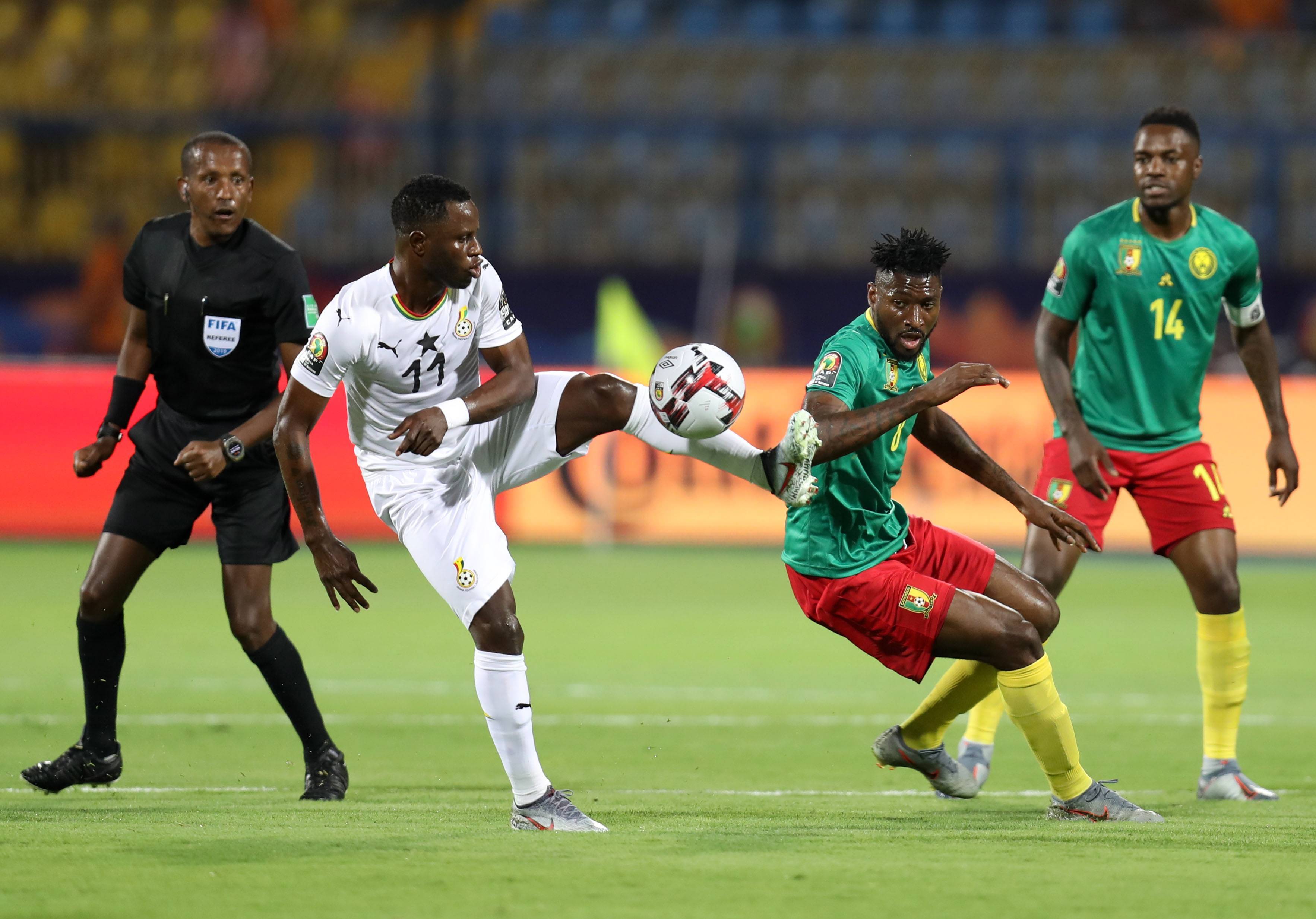 更是两队在 更是两队在