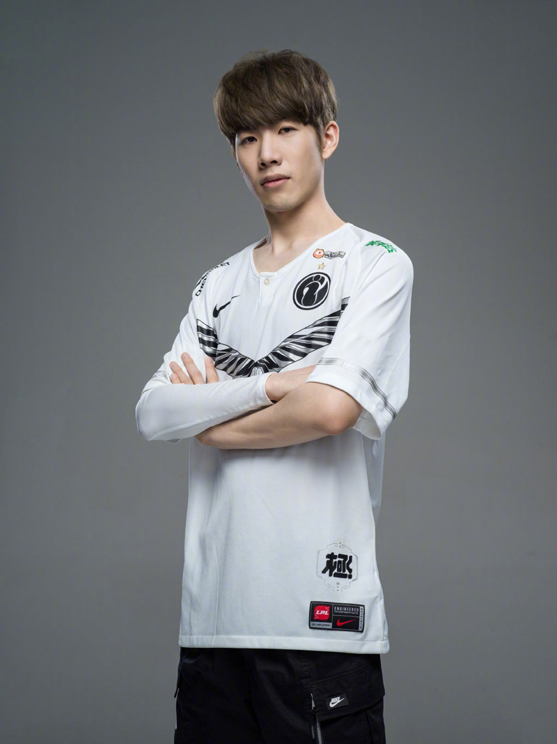 为曼城锁定 为曼城锁定