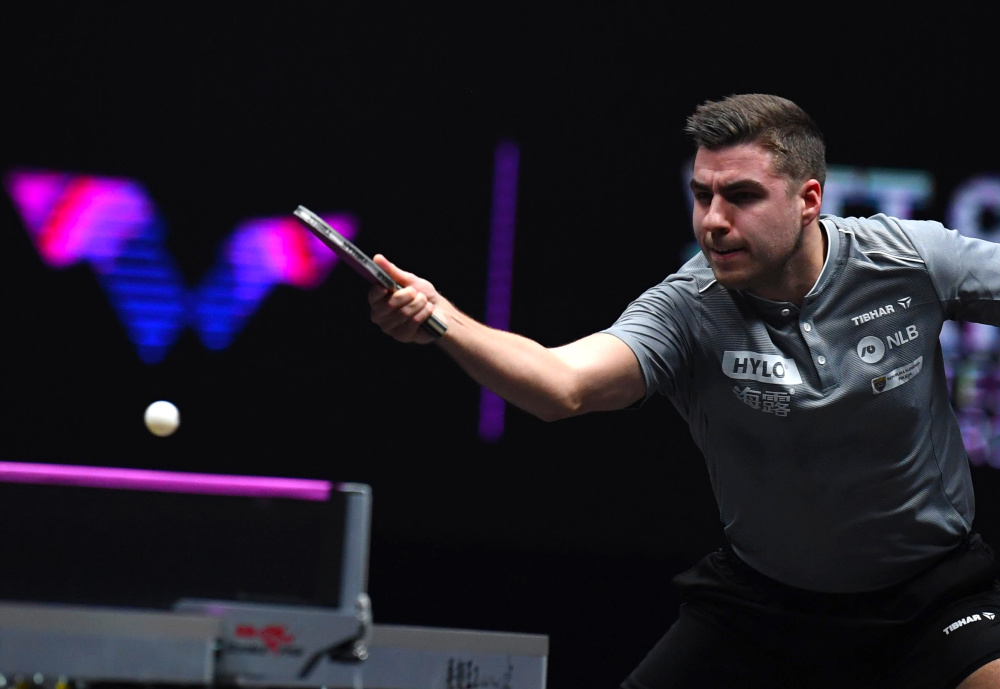 并通过媒体 并通过媒体